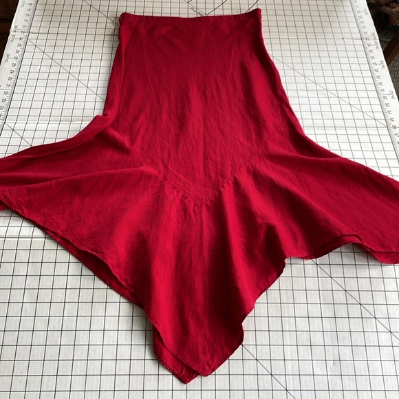 Larry Levine red linen blend asymmetrical long skirt - Picture 5 of 10